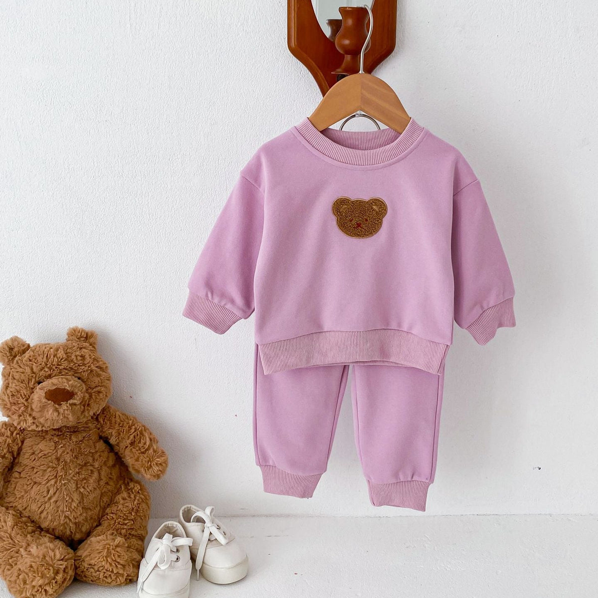 Conjunto buzo con oso bordado