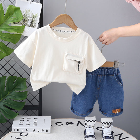 Conjunto camiseta con bolsillo y short de jean