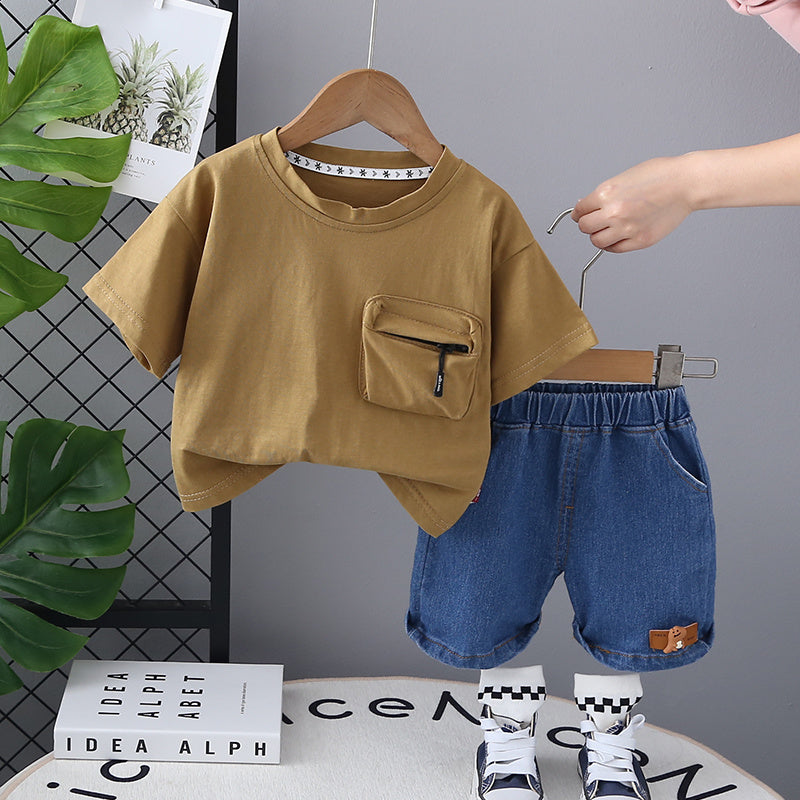 Conjunto camiseta con bolsillo y short de jean