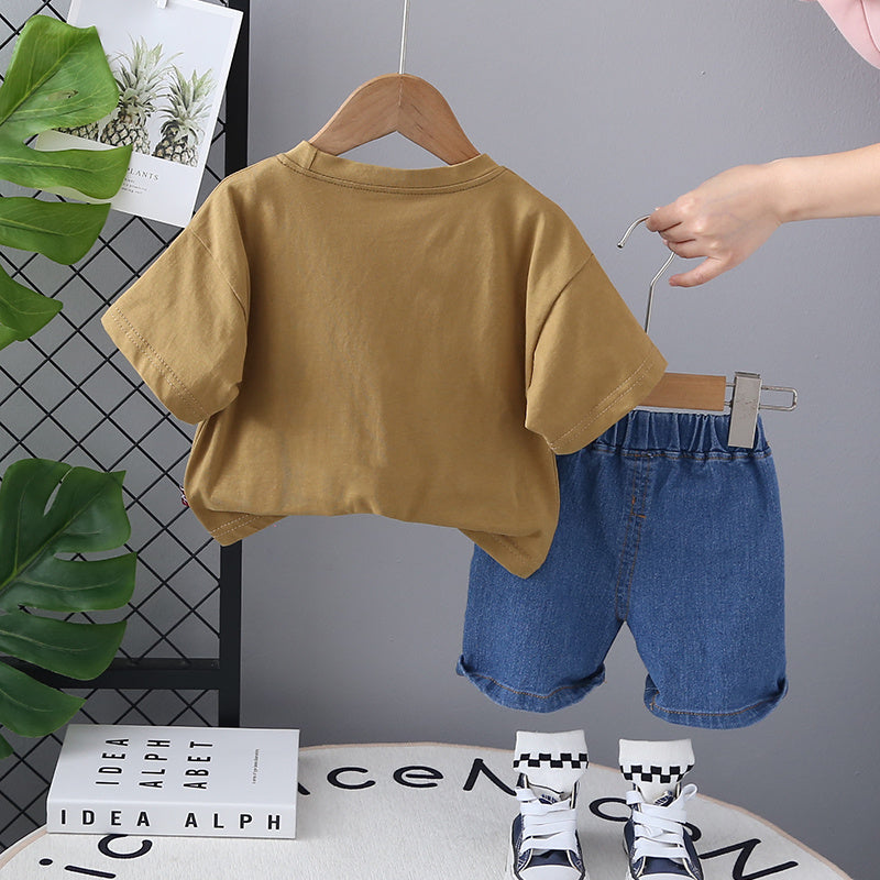 Conjunto camiseta con bolsillo y short de jean