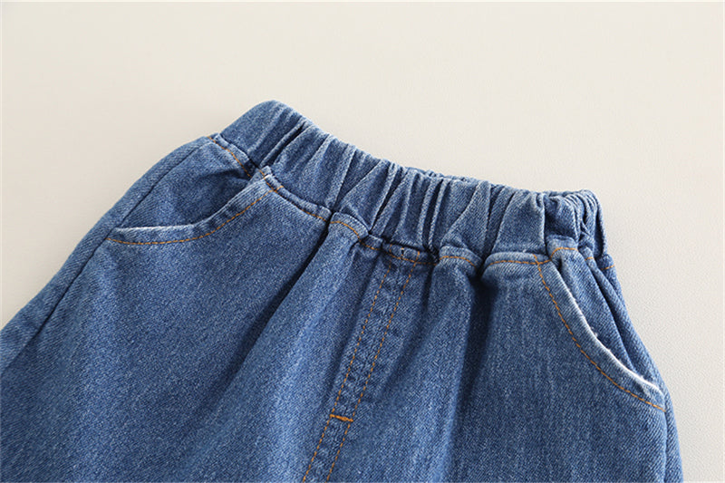 Conjunto camiseta con bolsillo y short de jean