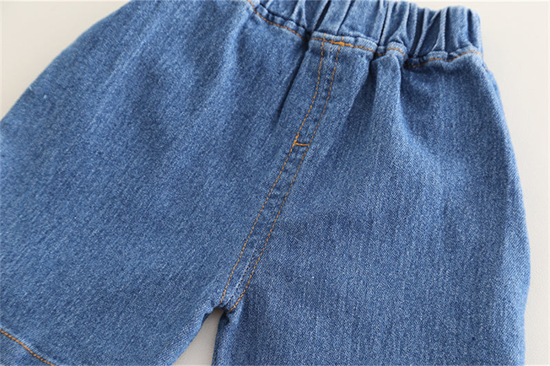 Conjunto camiseta con bolsillo y short de jean