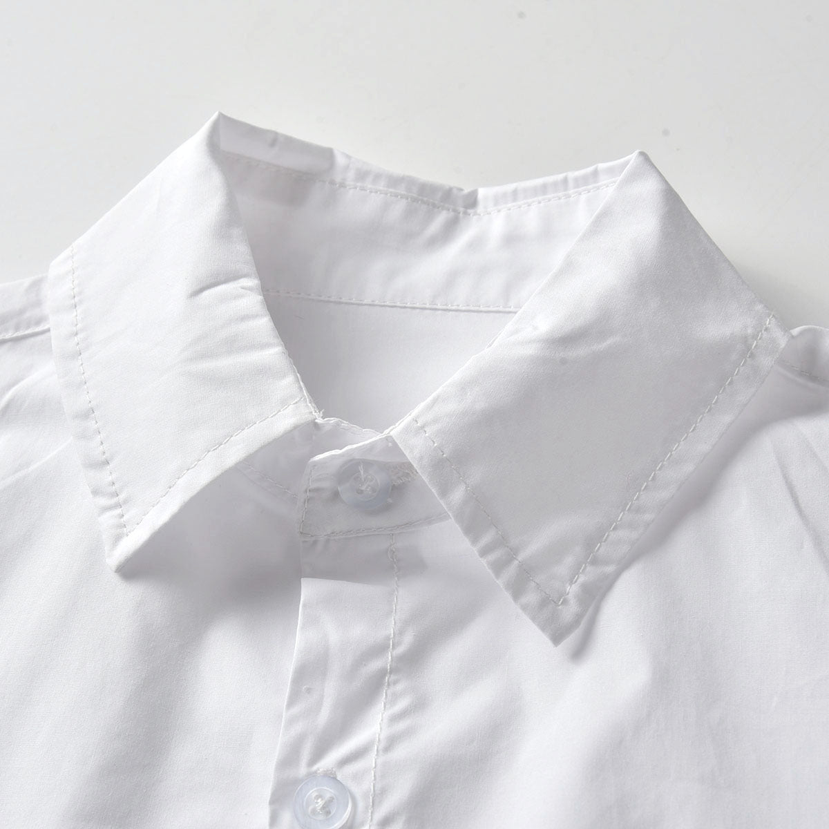 Conjunto camisa, tirantes y lazo