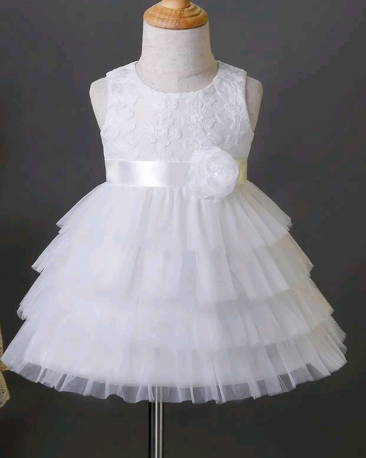 Vestido blanco con capas