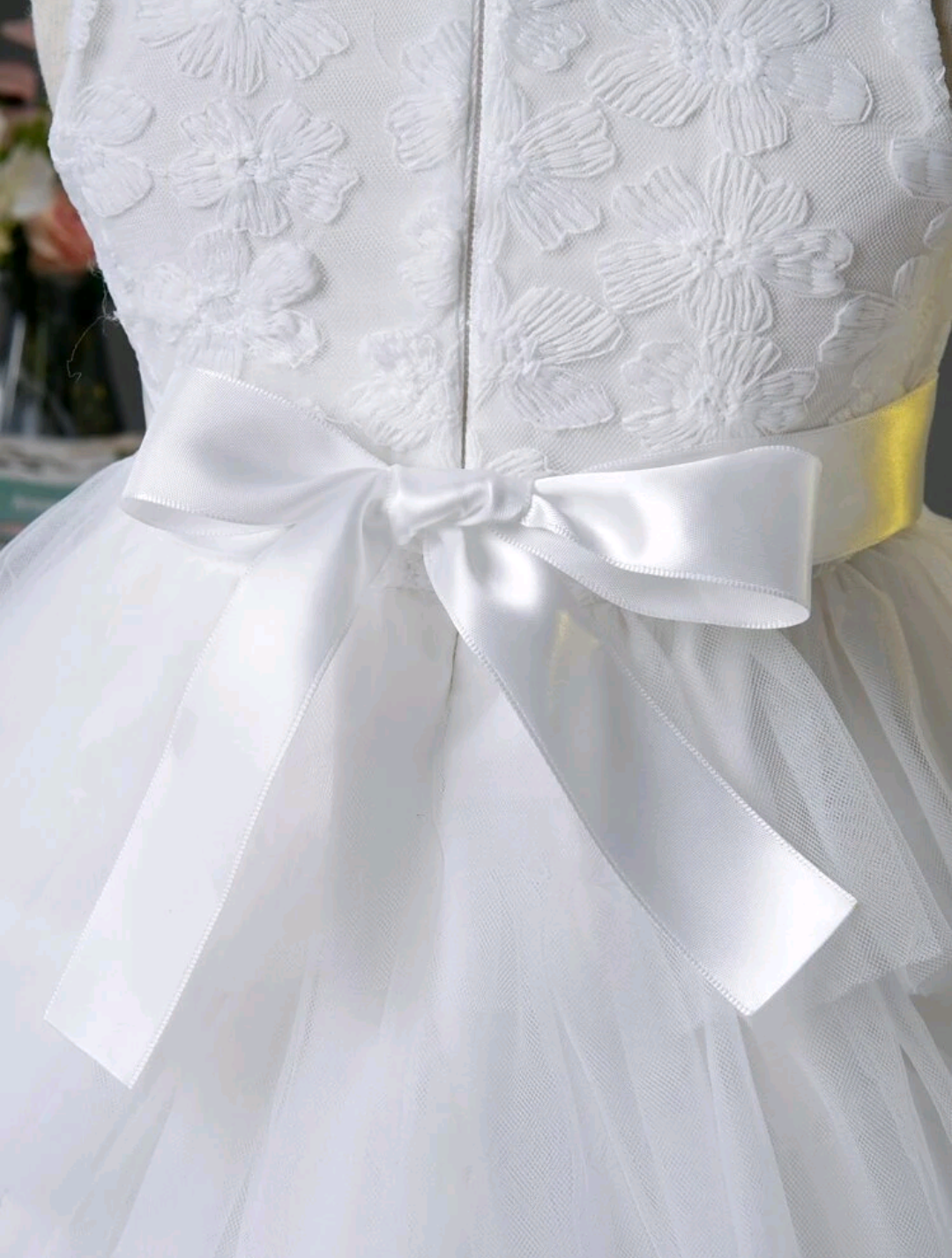 Vestido blanco con capas